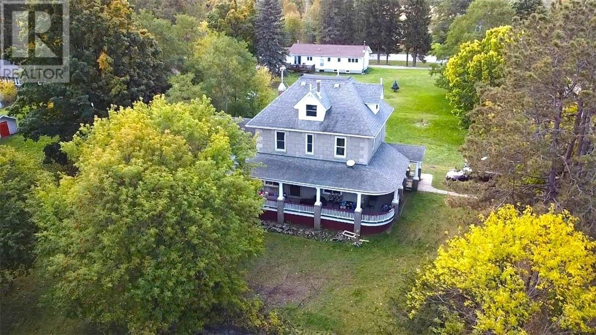 4 Gore St, Gore Bay, Ontario  P0P 1H0 - Photo 2 - 2115058