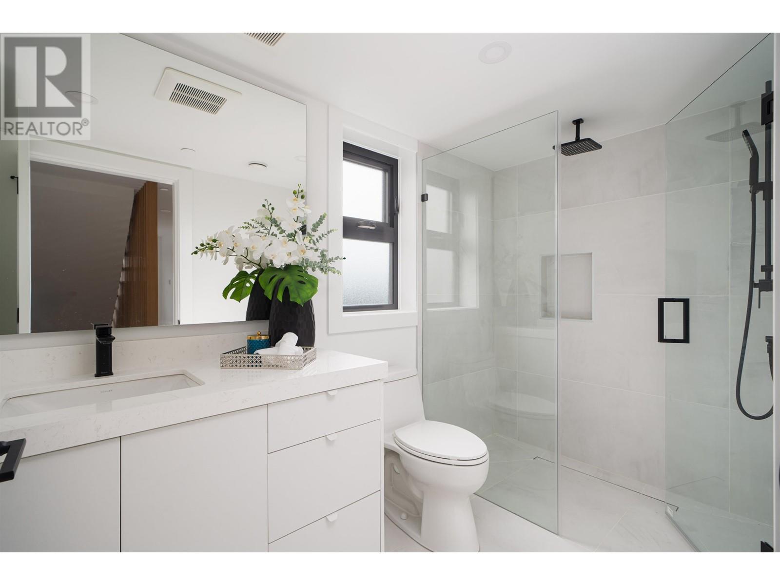 2 2474 E 21ST AVENUE