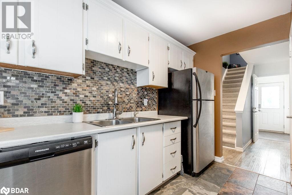 18 Christie Crescent, Barrie, Ontario  L4N 4W8 - Photo 14 - 40682742