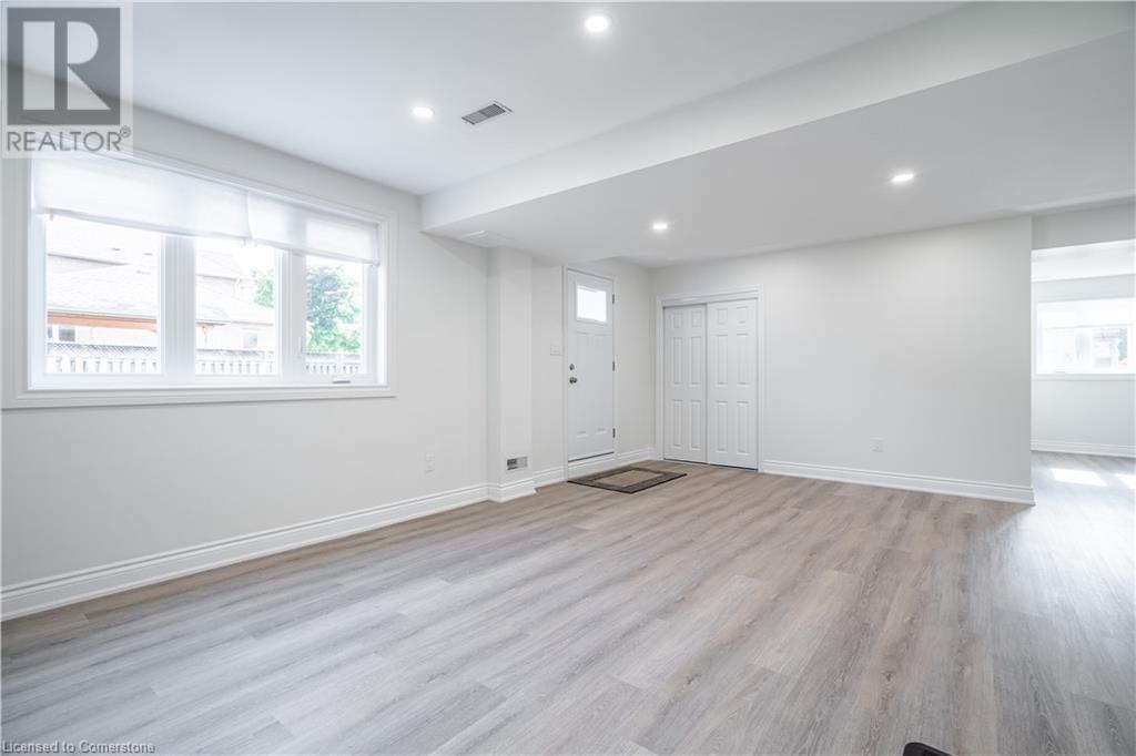 102 Donnici Drive Unit# 2, Hamilton, Ontario  L9B 2K3 - Photo 12 - 40687193