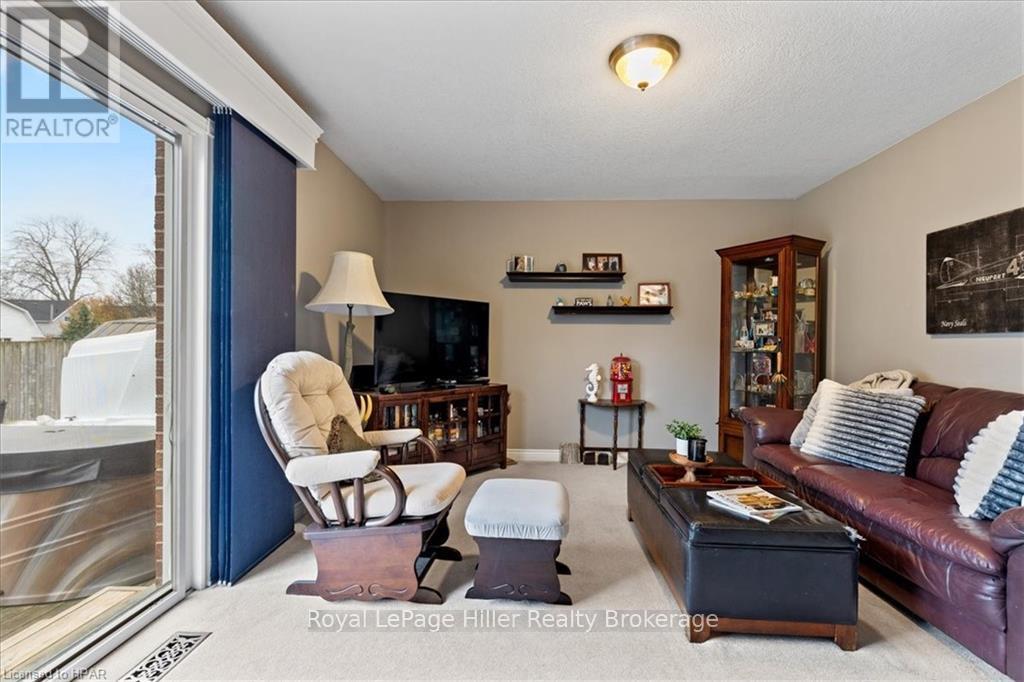 8 Oak Street, Stratford, Ontario  N5A 2G1 - Photo 12 - X11822837