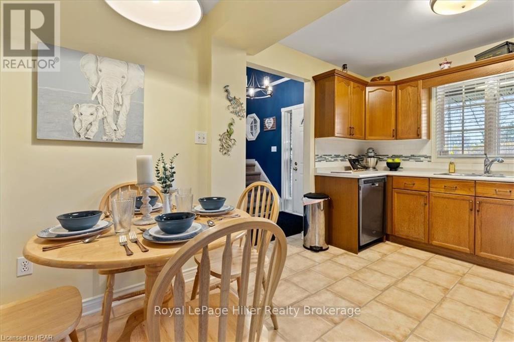 8 Oak Street, Stratford, Ontario  N5A 2G1 - Photo 8 - X11822837