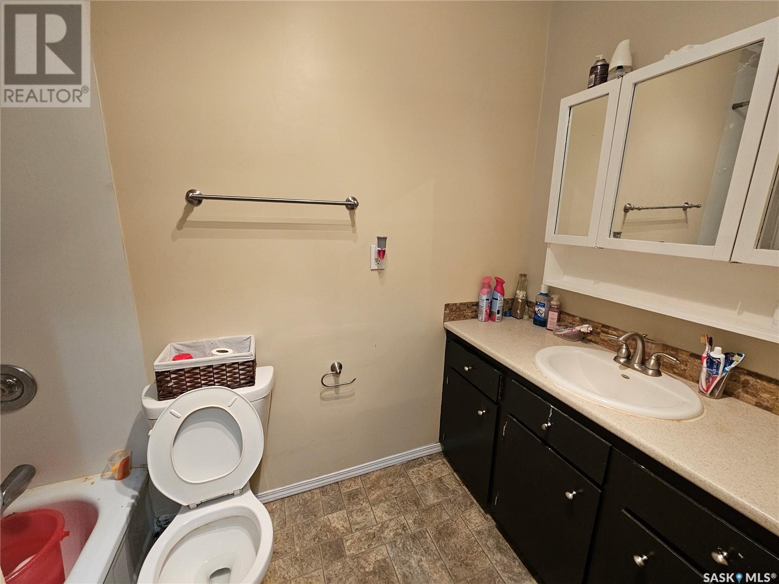 221 7th Avenue Nw, Swift Current, Saskatchewan  S9H 0Y9 - Photo 8 - SK984414