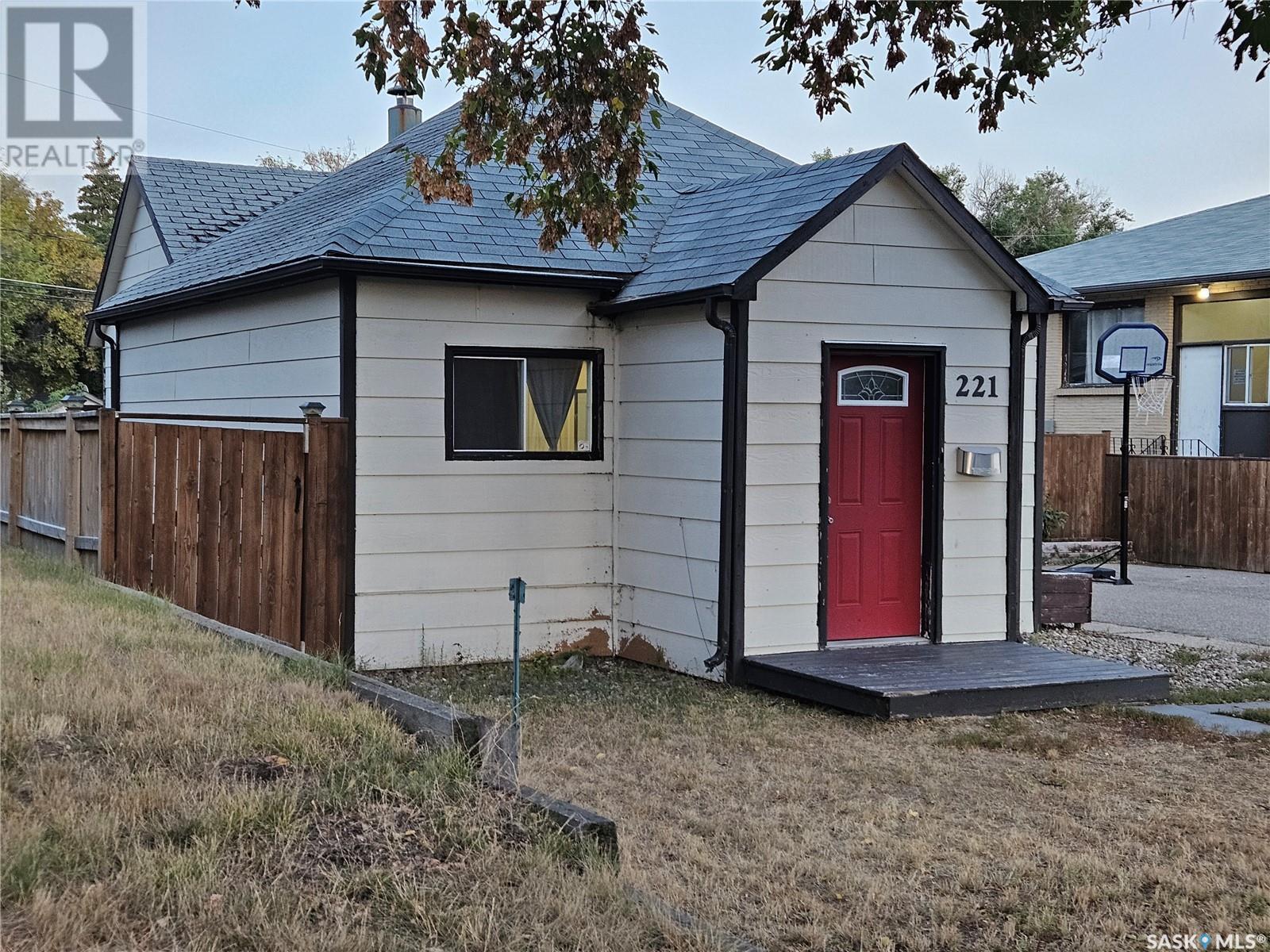 Property at 221 7th AVENUE NW image 5