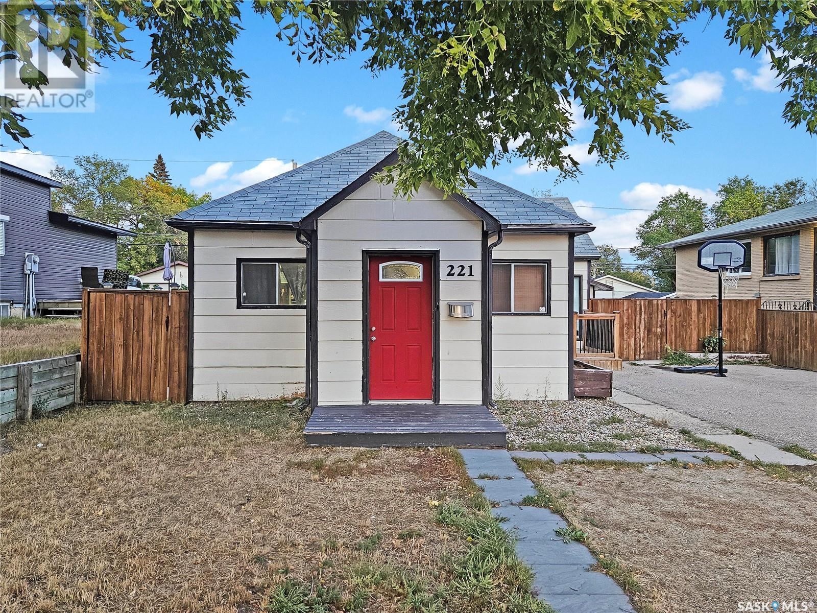 Property at 221 7th AVENUE NW image 1