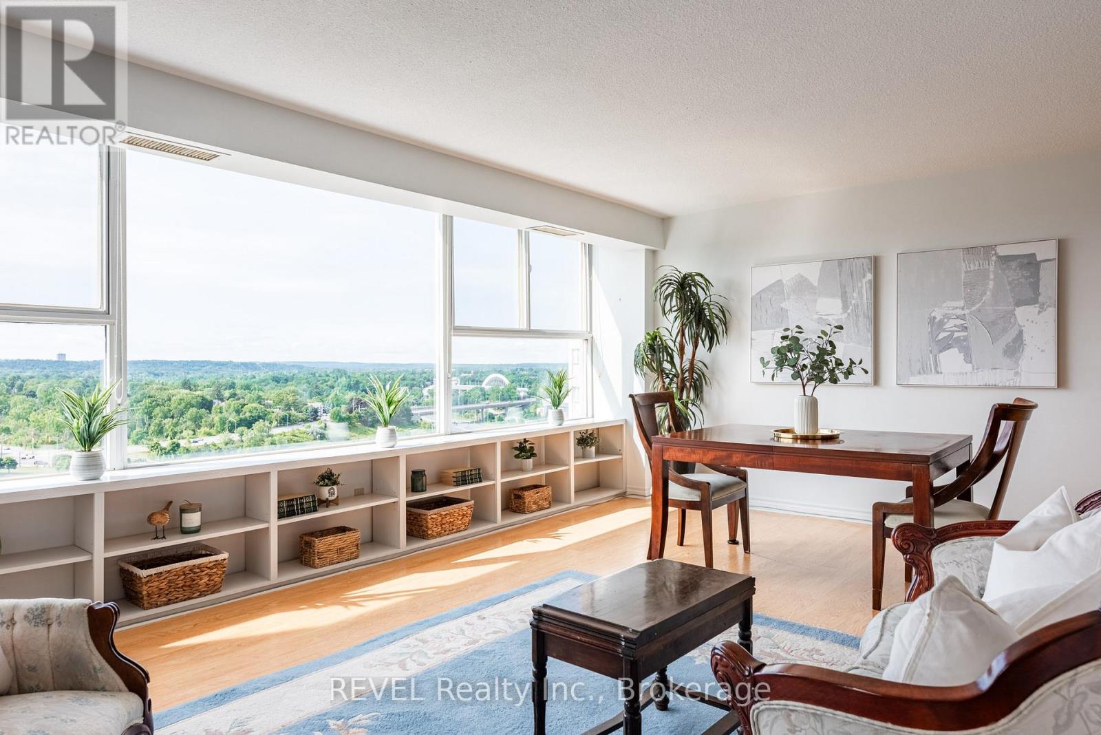 Ph 4 - 7 Gale Crescent