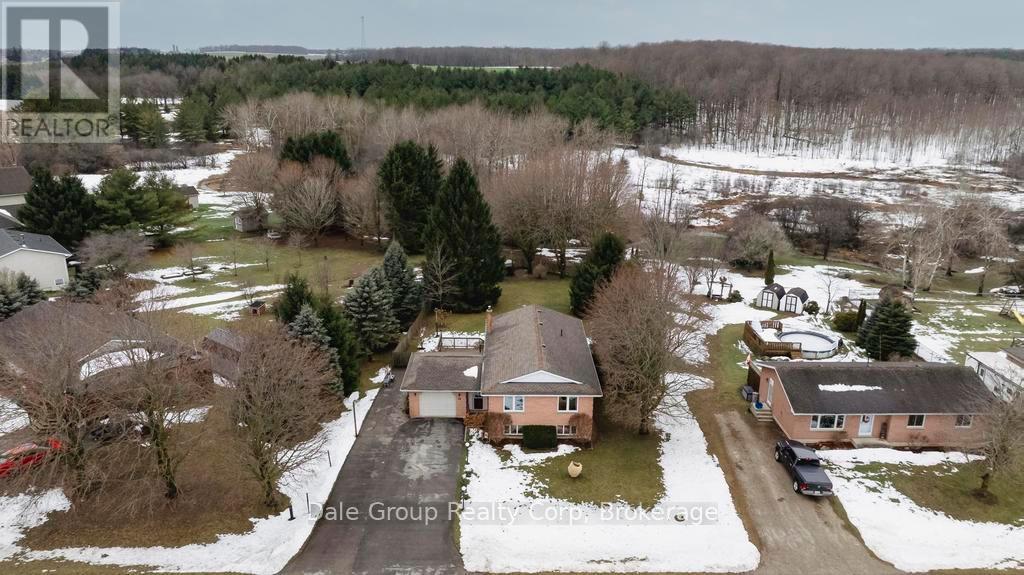 25 Jordan  (Belgrave) Drive, North Huron, Ontario  N0G 1E0 - Photo 3 - X11905463