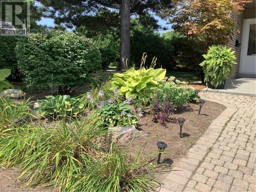 1011 White Oak Drive Unit# 1, Burlington, Ontario  L7T 2L3 - Photo 2 - 40687195