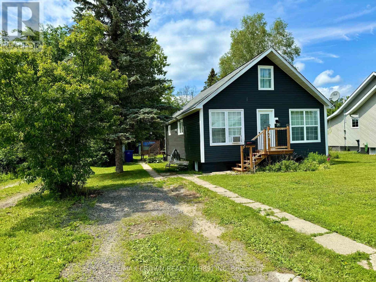 42 King Street, Kapuskasing, Ontario  P5N 1K4 - Photo 1 - T9274397