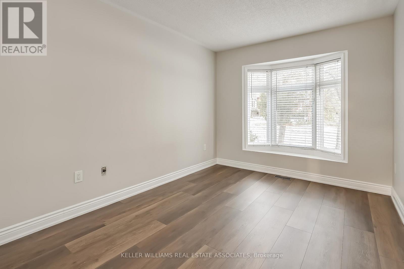 B - 23 Chester Street, Oakville, Ontario  L6H 6J9 - Photo 6 - W11885687