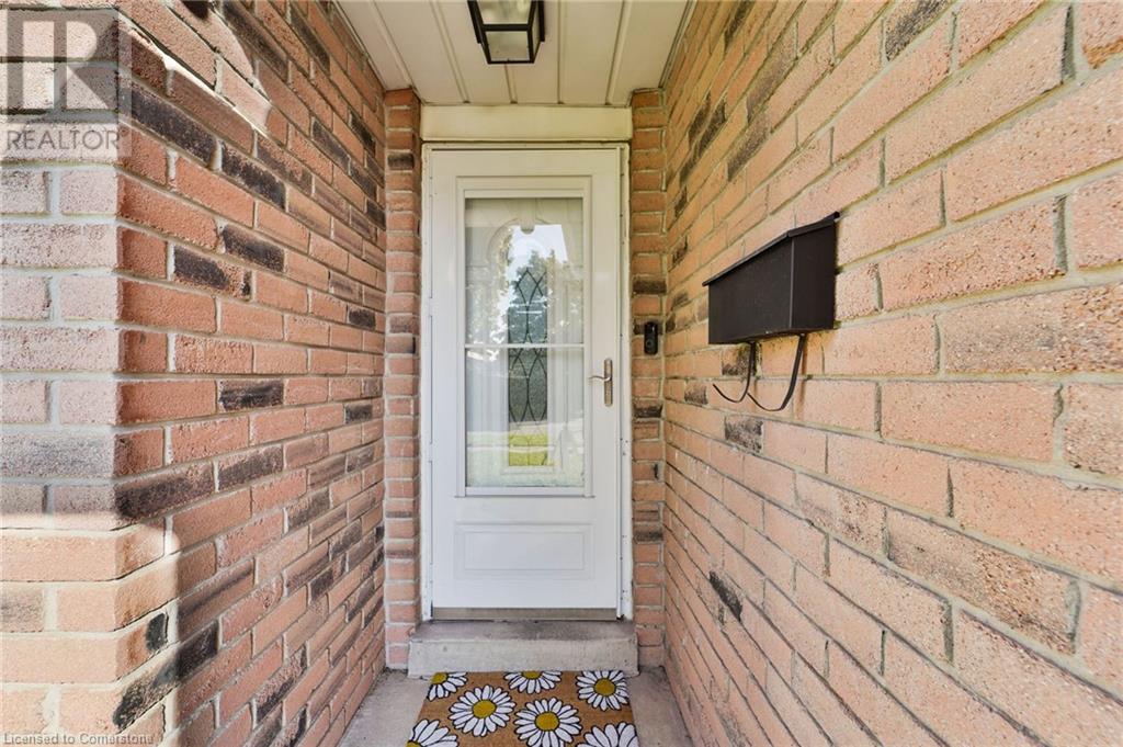 8 Muscot Drive, Hamilton, Ontario  L8J 1X2 - Photo 5 - 40687296