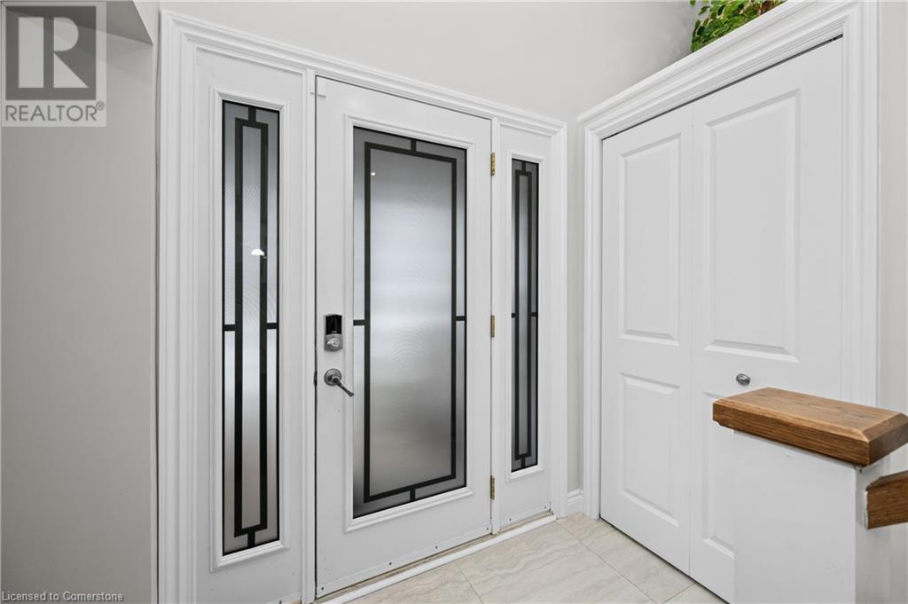 2401 St Frances Drive, Burlington, Ontario  L7P 1V3 - Photo 4 - 40687148