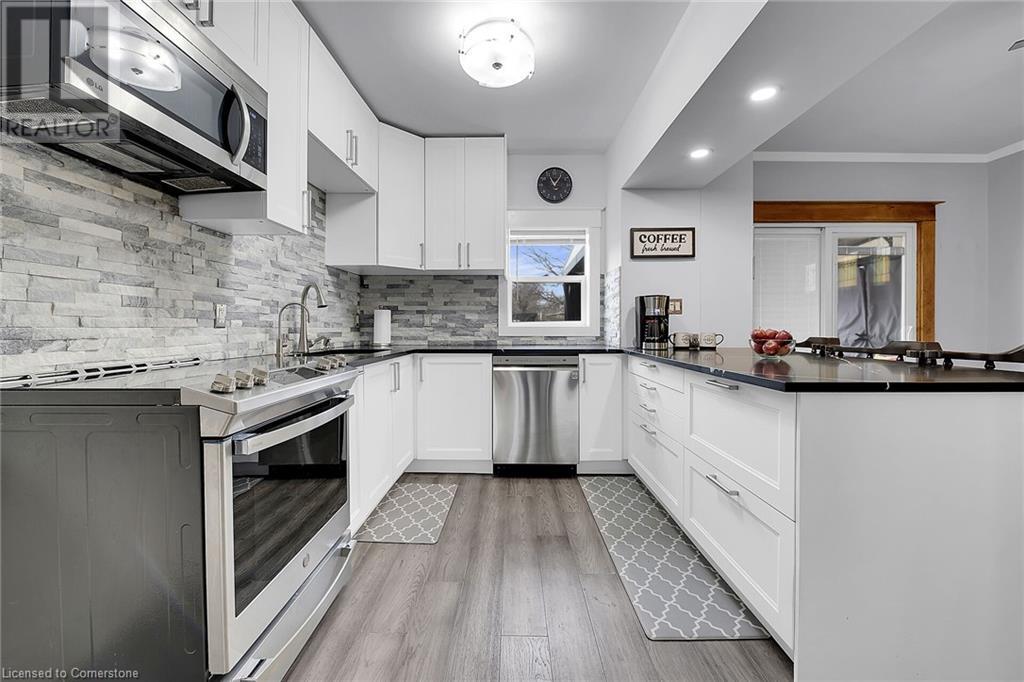 53 1/2 ROBINS Avenue, Hamilton, Ontario