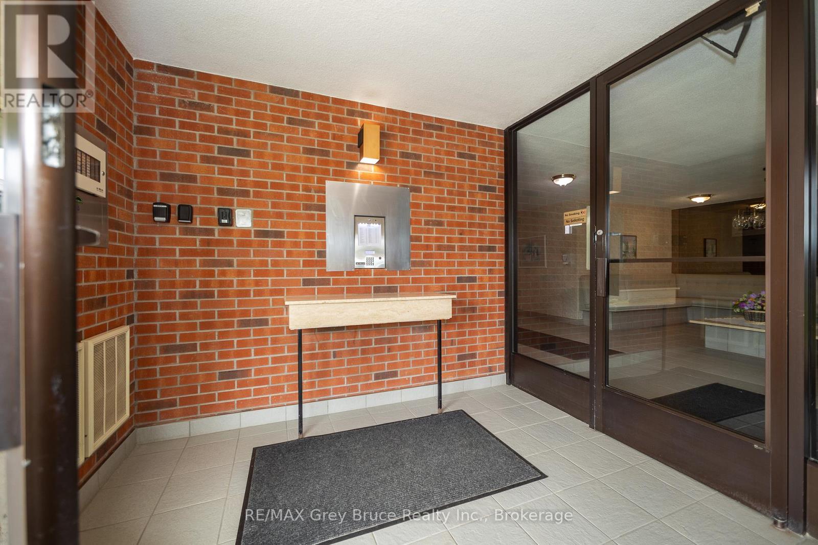 203 - 860 9th Street E, Owen Sound, Ontario  N4K 1R2 - Photo 2 - X11905788