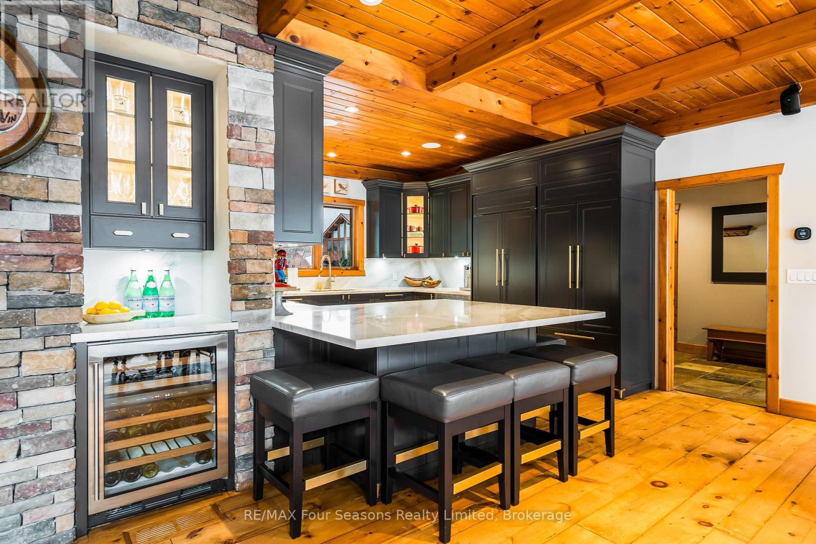 140 Alexandra Way, Blue Mountains (Blue Mountain Resort Area), Ontario  L9Y 0S3 - Photo 11 - X11905812