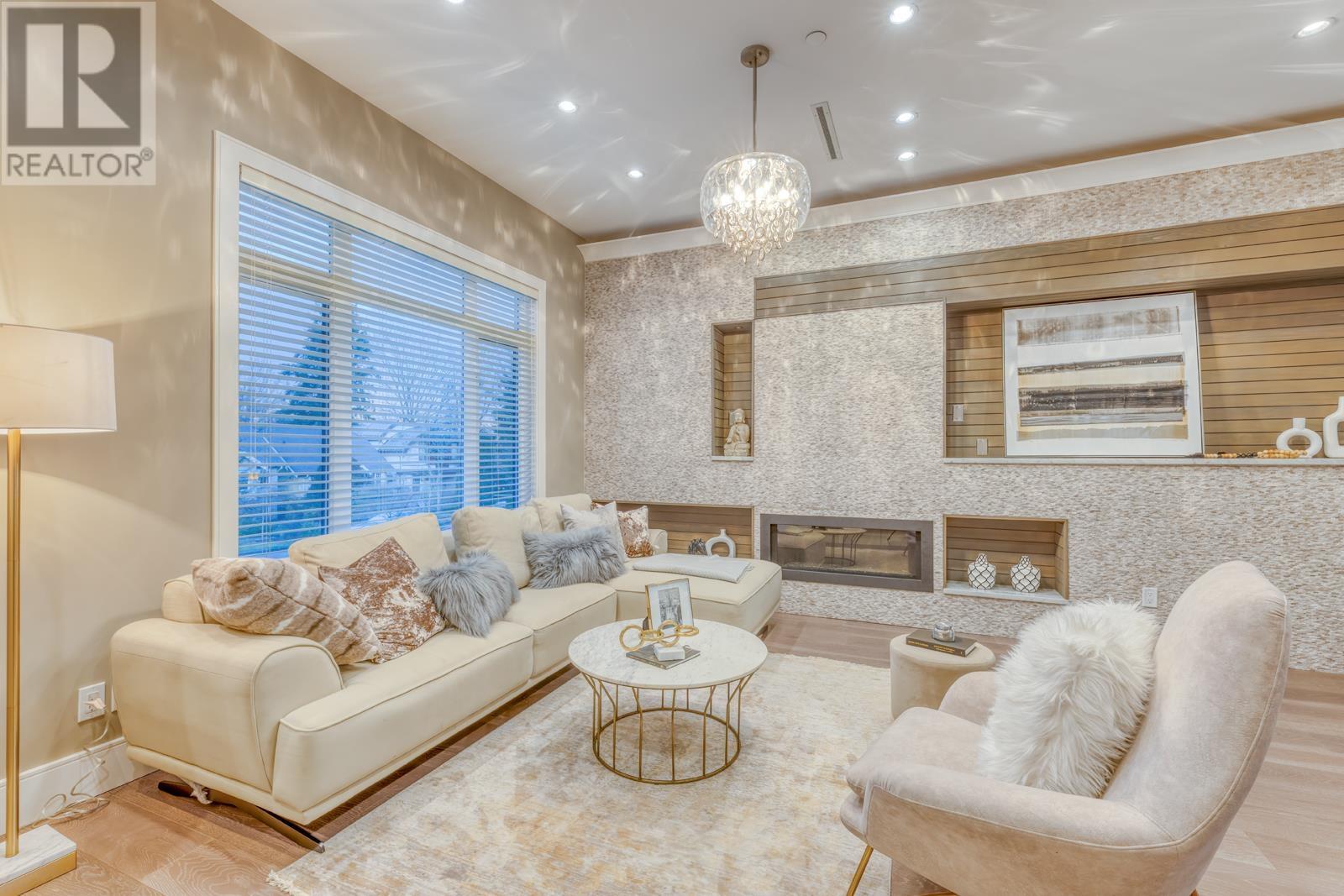 Listing Picture 3 of 35 : 3288 W 23RD AVENUE, Vancouver / 溫哥華 - 魯藝地產 Yvonne Lu Group - MLS Medallion Club Member