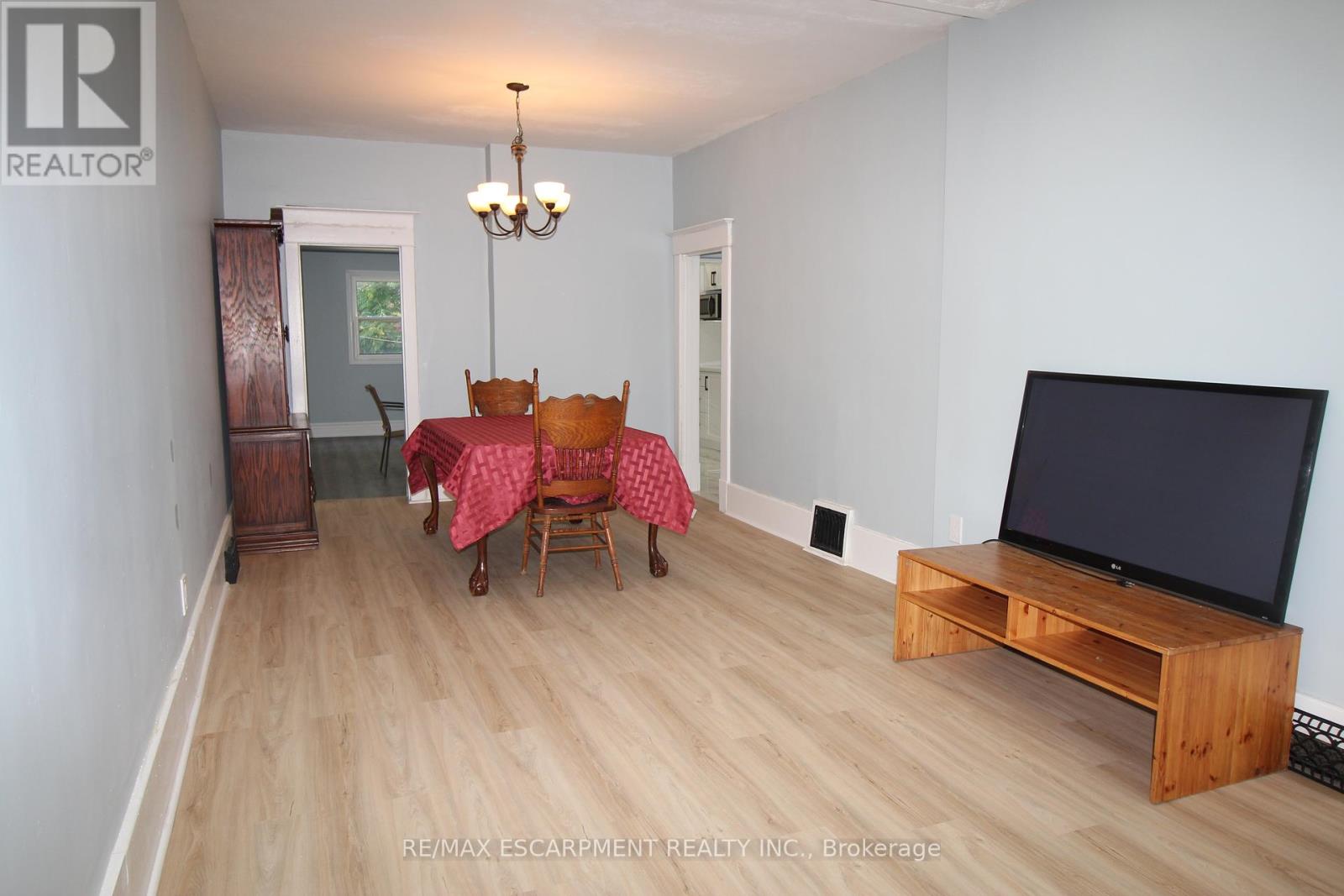 Property at 701 WILSON STREET image 3
