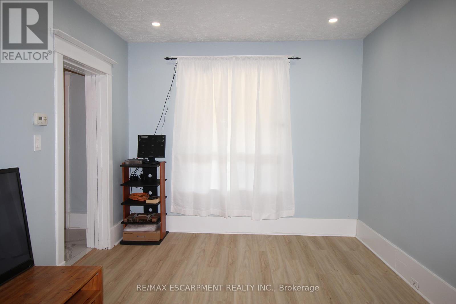 Property at 701 WILSON STREET image 4