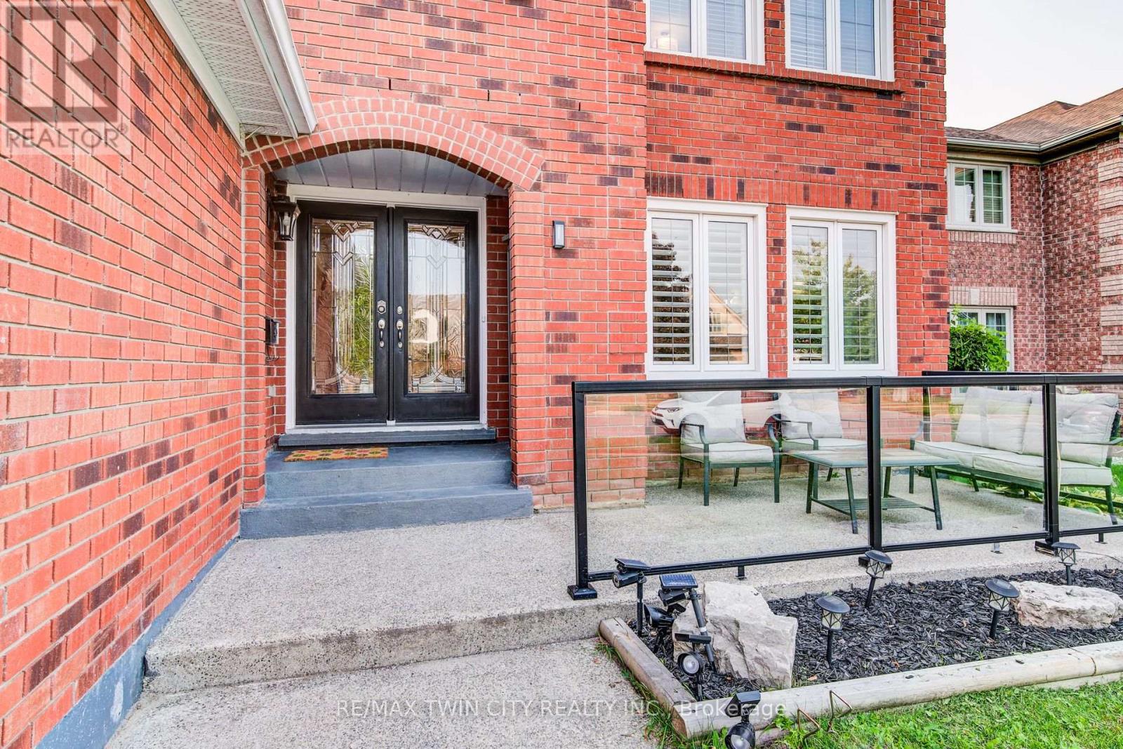 Property at 118 GLENVALLEY DRIVE image 2