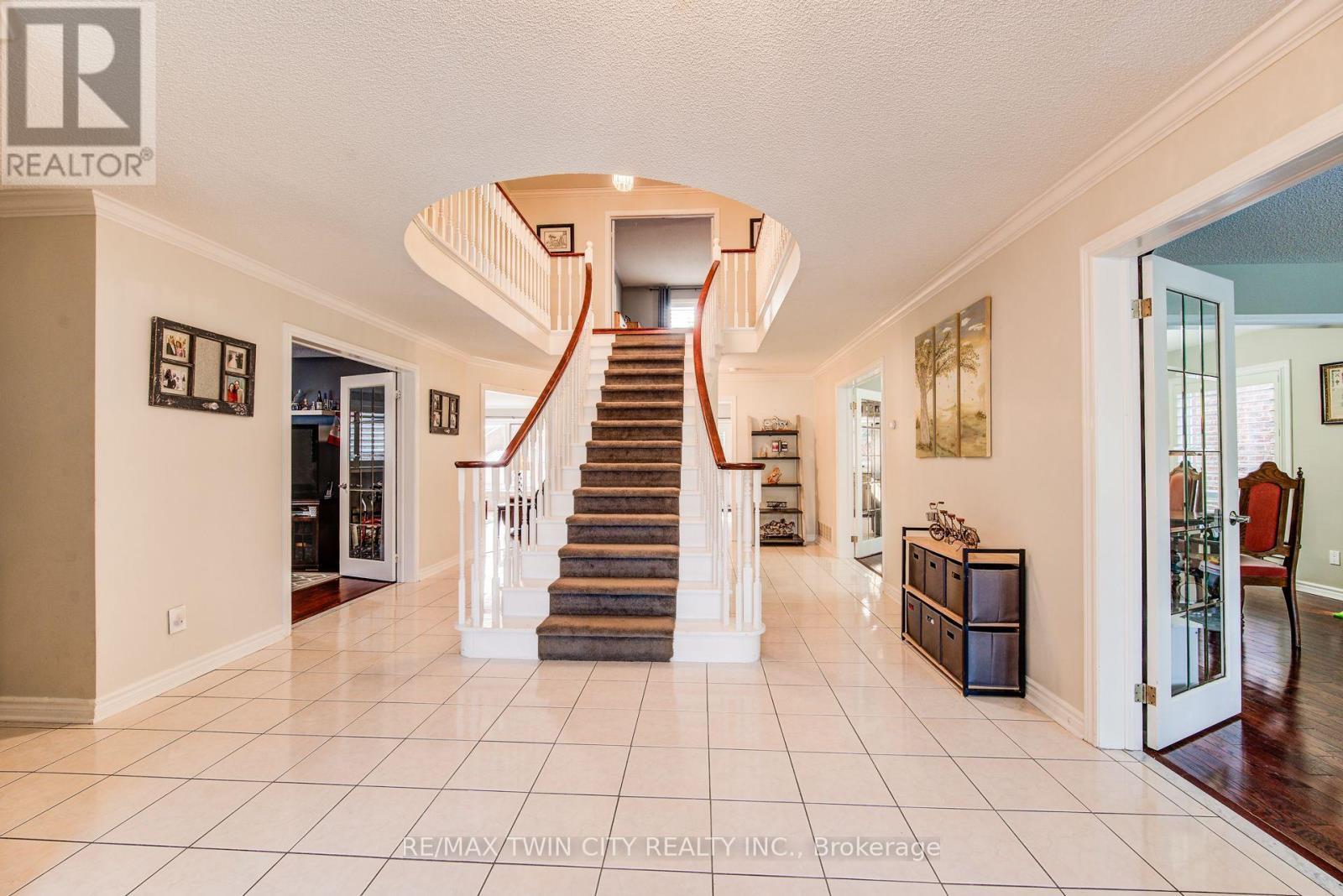 Property at 118 GLENVALLEY DRIVE image 4