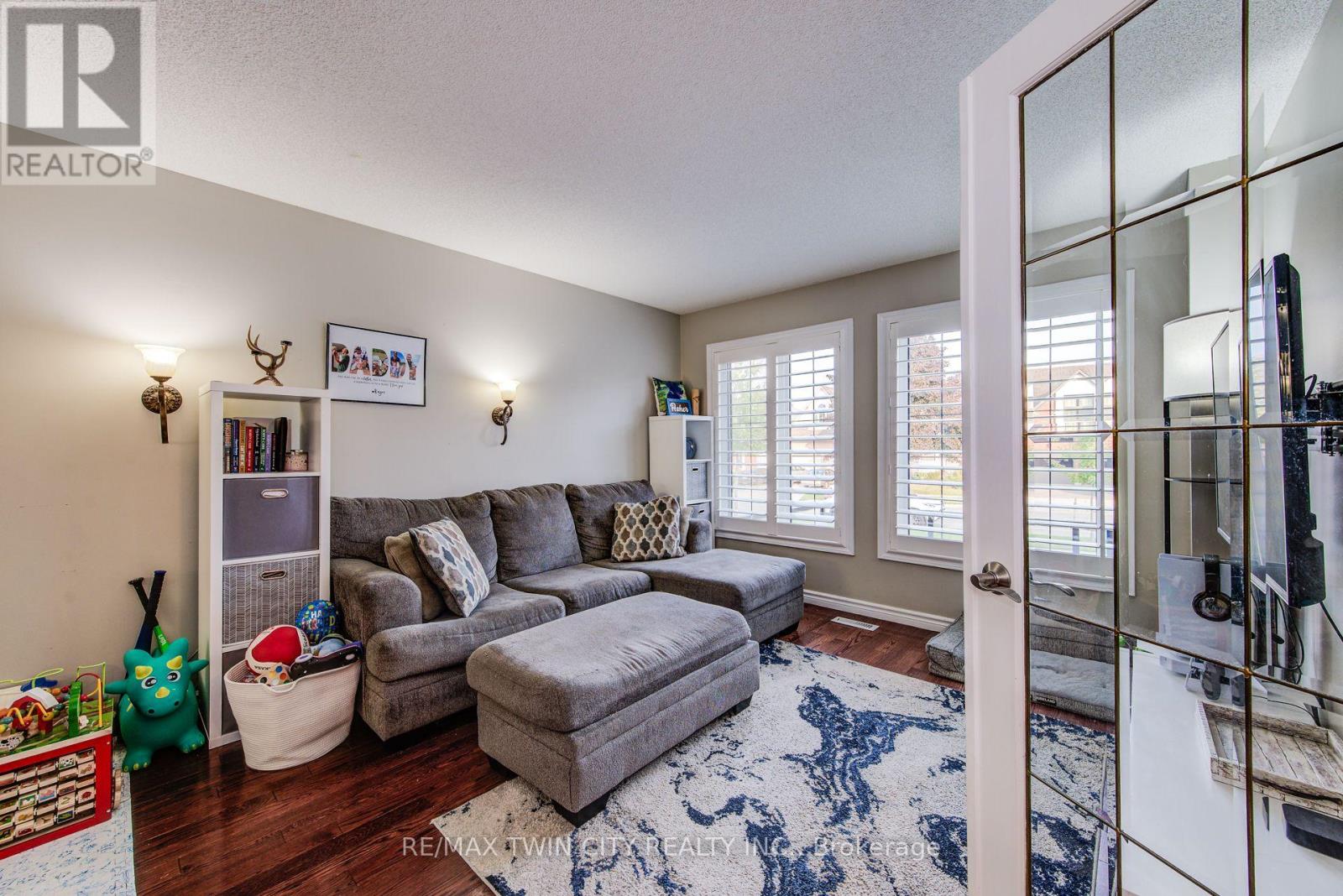 Property at 118 GLENVALLEY DRIVE image 5