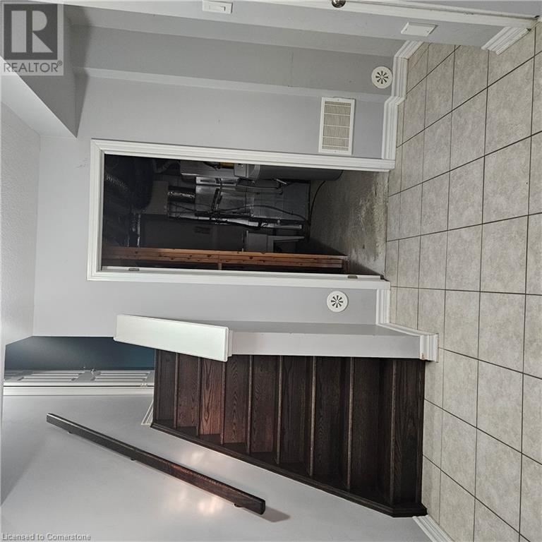 39 Appleby Street, Kitchener, Ontario  N2R 0E3 - Photo 4 - 40687350