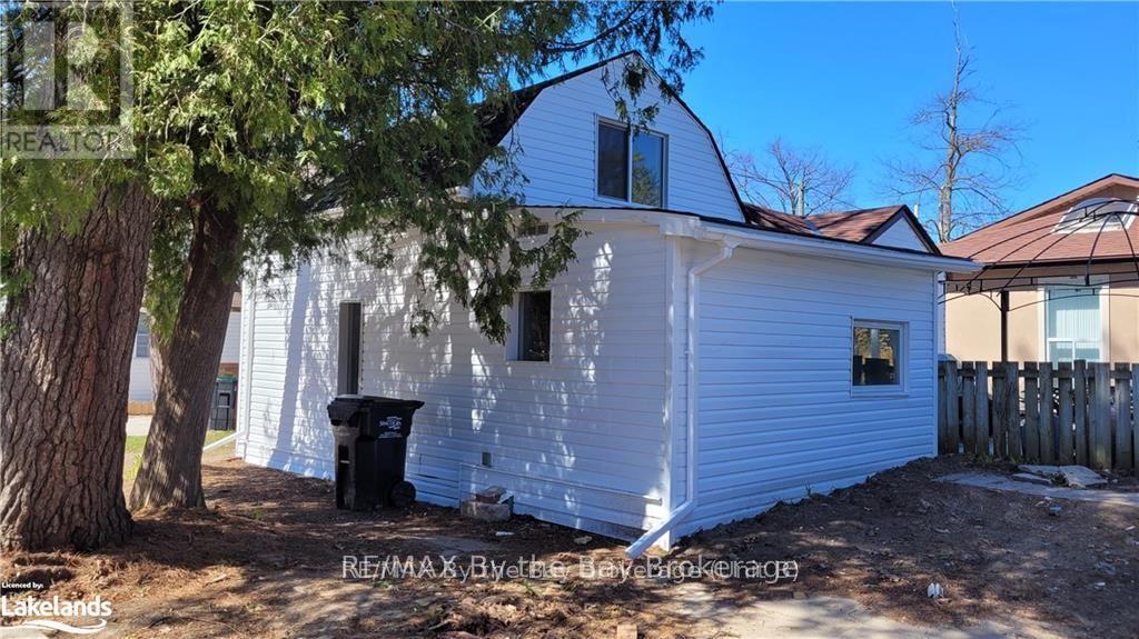 19 Glen Street, Wasaga Beach, Ontario  L9Z 2K5 - Photo 2 - S11905938