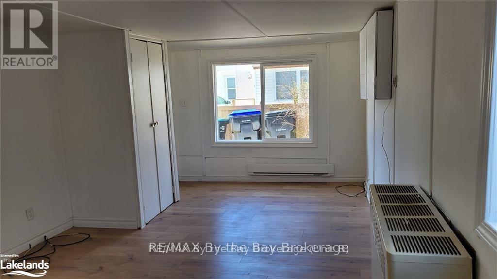 19 Glen Street, Wasaga Beach, Ontario  L9Z 2K5 - Photo 5 - S11905938