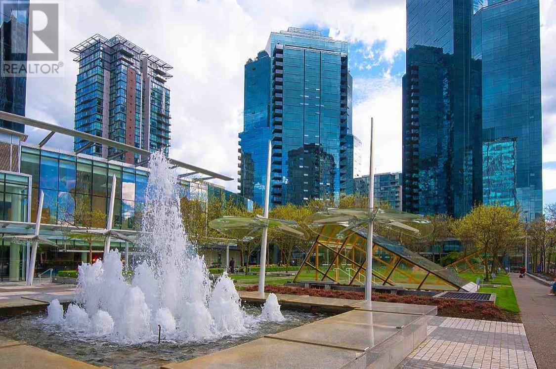 Listing Picture 32 of 35 : 2206 1050 BURRARD STREET, Vancouver / 溫哥華 - 魯藝地產 Yvonne Lu Group - MLS Medallion Club Member