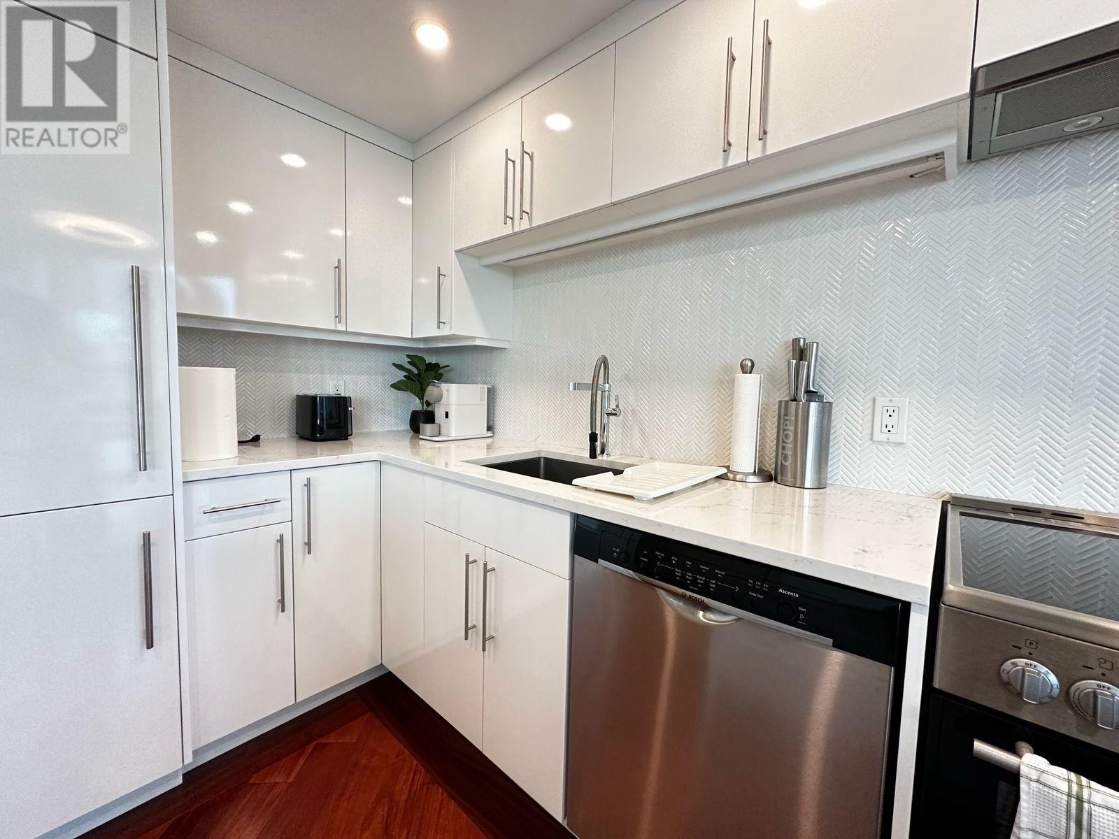 Listing Picture 5 of 35 : 2206 1050 BURRARD STREET, Vancouver / 溫哥華 - 魯藝地產 Yvonne Lu Group - MLS Medallion Club Member