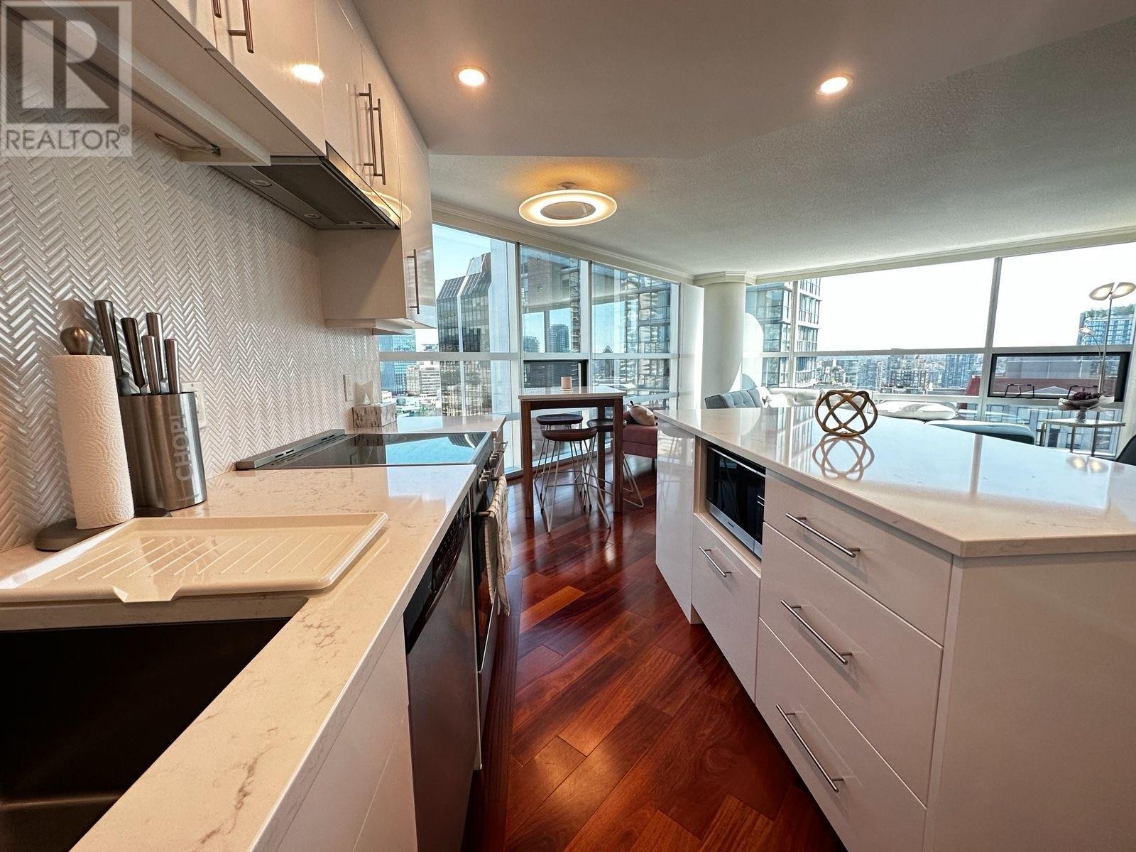 Listing Picture 7 of 35 : 2206 1050 BURRARD STREET, Vancouver / 溫哥華 - 魯藝地產 Yvonne Lu Group - MLS Medallion Club Member