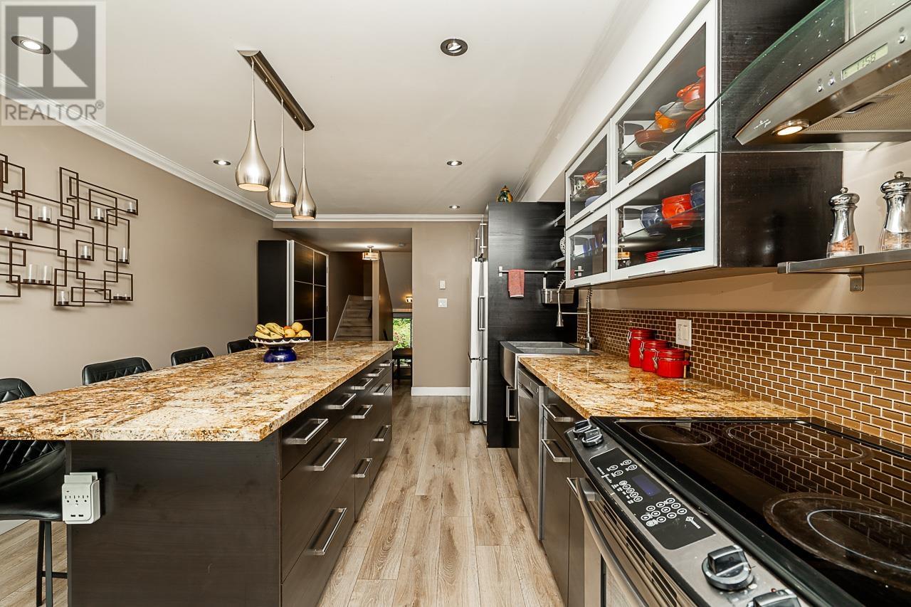 Listing Picture 9 of 40 : 693 MOBERLY ROAD, Vancouver / 溫哥華 - 魯藝地產 Yvonne Lu Group - MLS Medallion Club Member