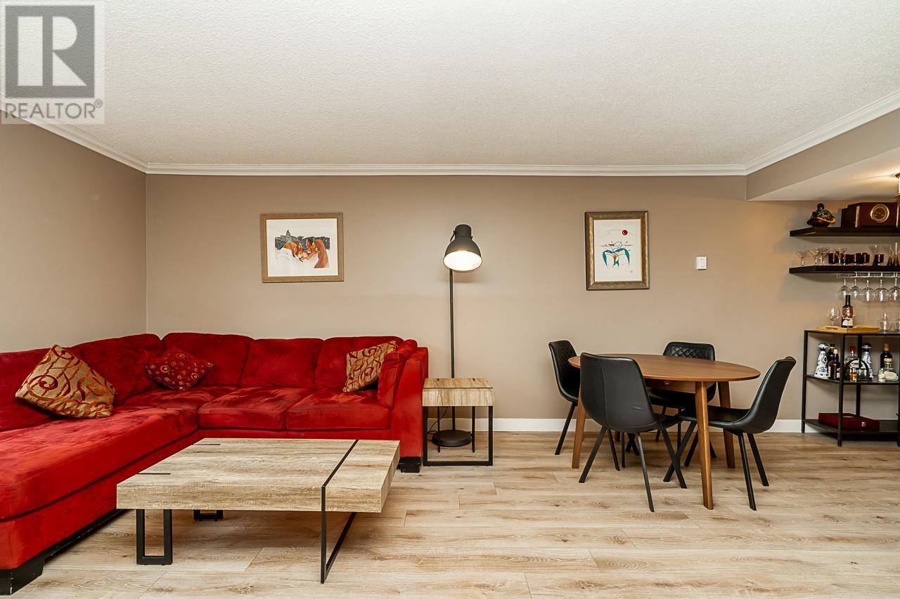 Listing Picture 16 of 40 : 693 MOBERLY ROAD, Vancouver / 溫哥華 - 魯藝地產 Yvonne Lu Group - MLS Medallion Club Member