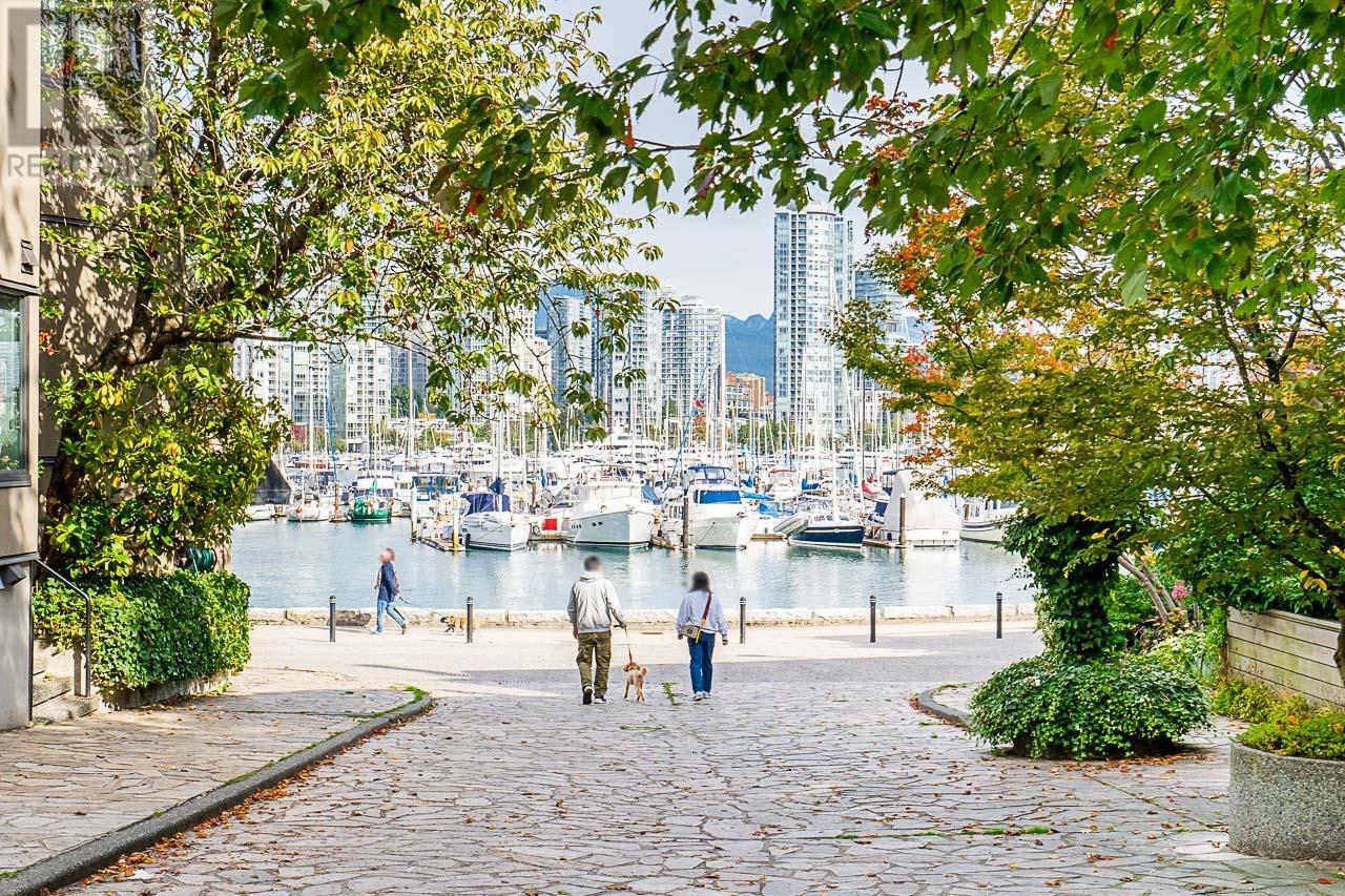 Listing Picture 35 of 40 : 693 MOBERLY ROAD, Vancouver / 溫哥華 - 魯藝地產 Yvonne Lu Group - MLS Medallion Club Member