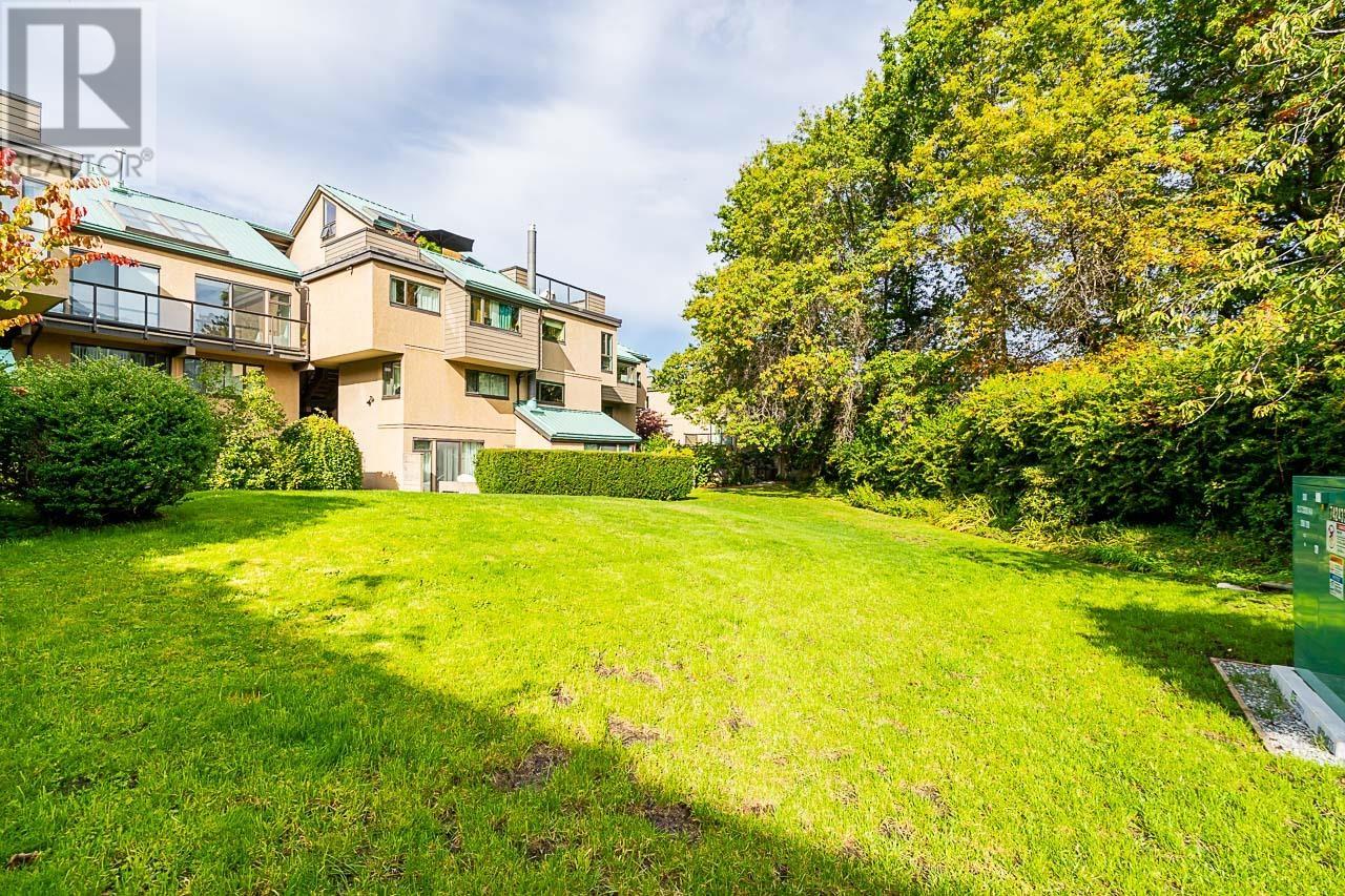 Listing Picture 32 of 40 : 693 MOBERLY ROAD, Vancouver / 溫哥華 - 魯藝地產 Yvonne Lu Group - MLS Medallion Club Member