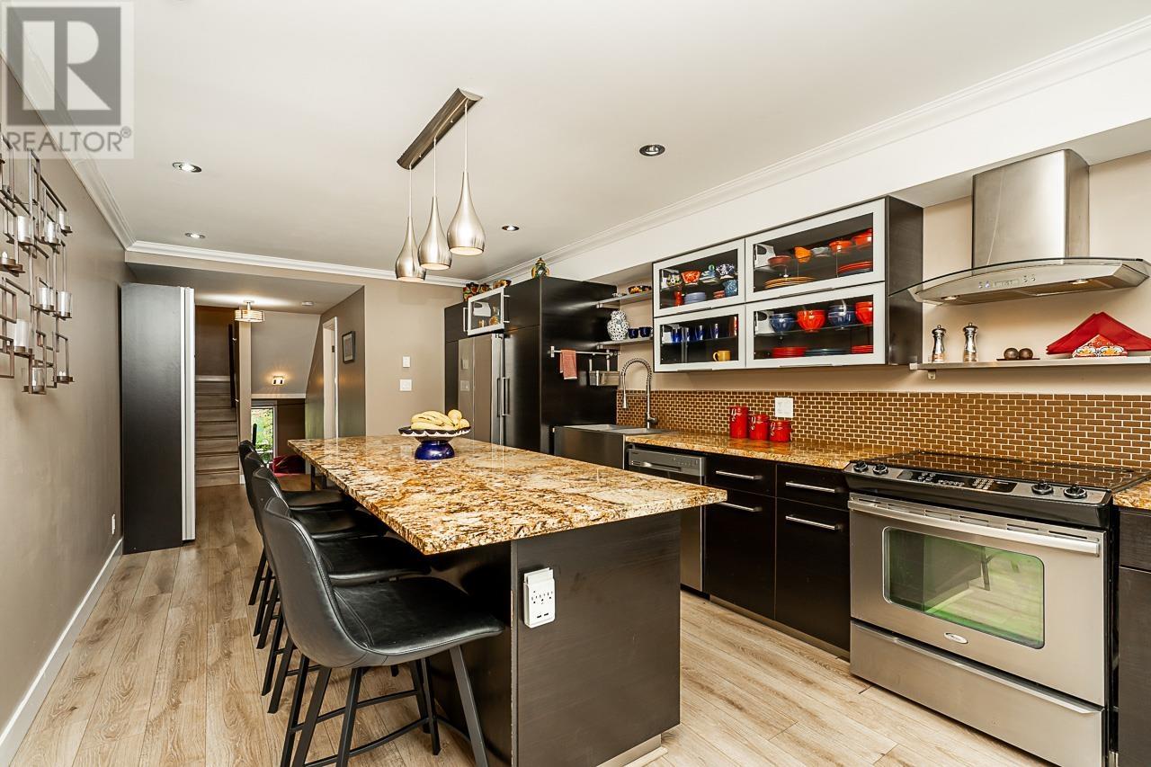 Listing Picture 10 of 40 : 693 MOBERLY ROAD, Vancouver / 溫哥華 - 魯藝地產 Yvonne Lu Group - MLS Medallion Club Member