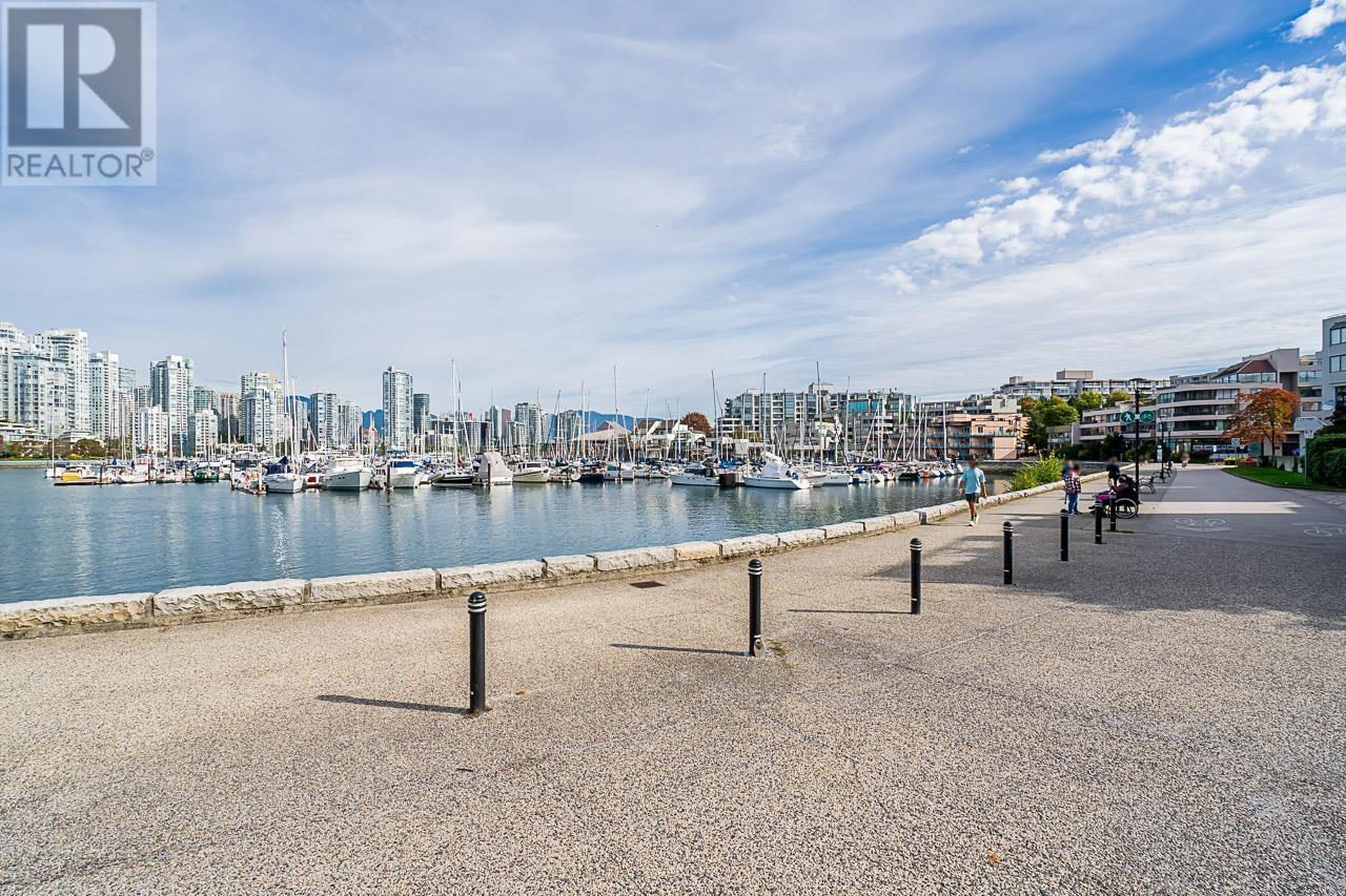 Listing Picture 39 of 40 : 693 MOBERLY ROAD, Vancouver / 溫哥華 - 魯藝地產 Yvonne Lu Group - MLS Medallion Club Member