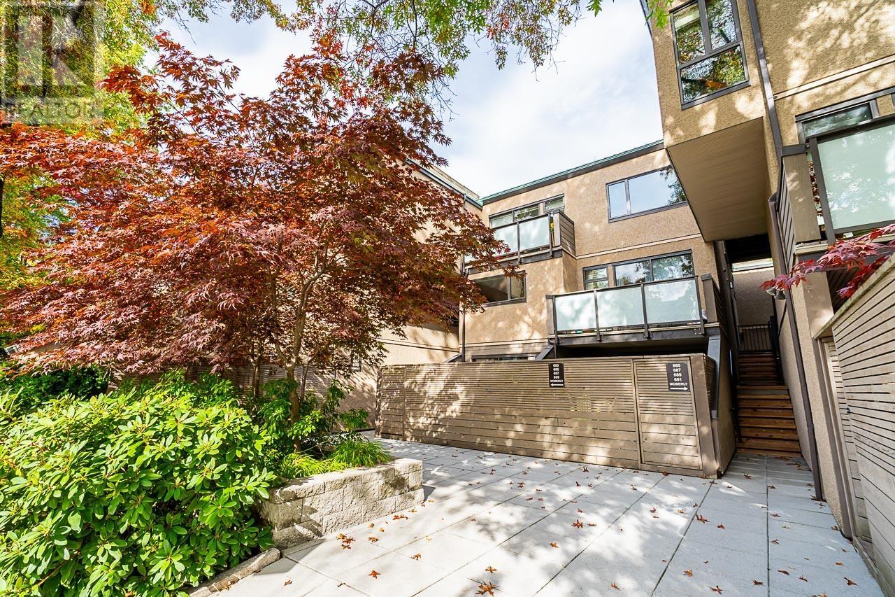 Listing Picture 3 of 40 : 693 MOBERLY ROAD, Vancouver / 溫哥華 - 魯藝地產 Yvonne Lu Group - MLS Medallion Club Member