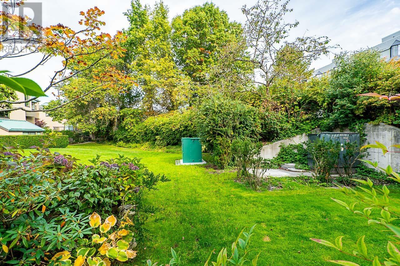 Listing Picture 31 of 40 : 693 MOBERLY ROAD, Vancouver / 溫哥華 - 魯藝地產 Yvonne Lu Group - MLS Medallion Club Member