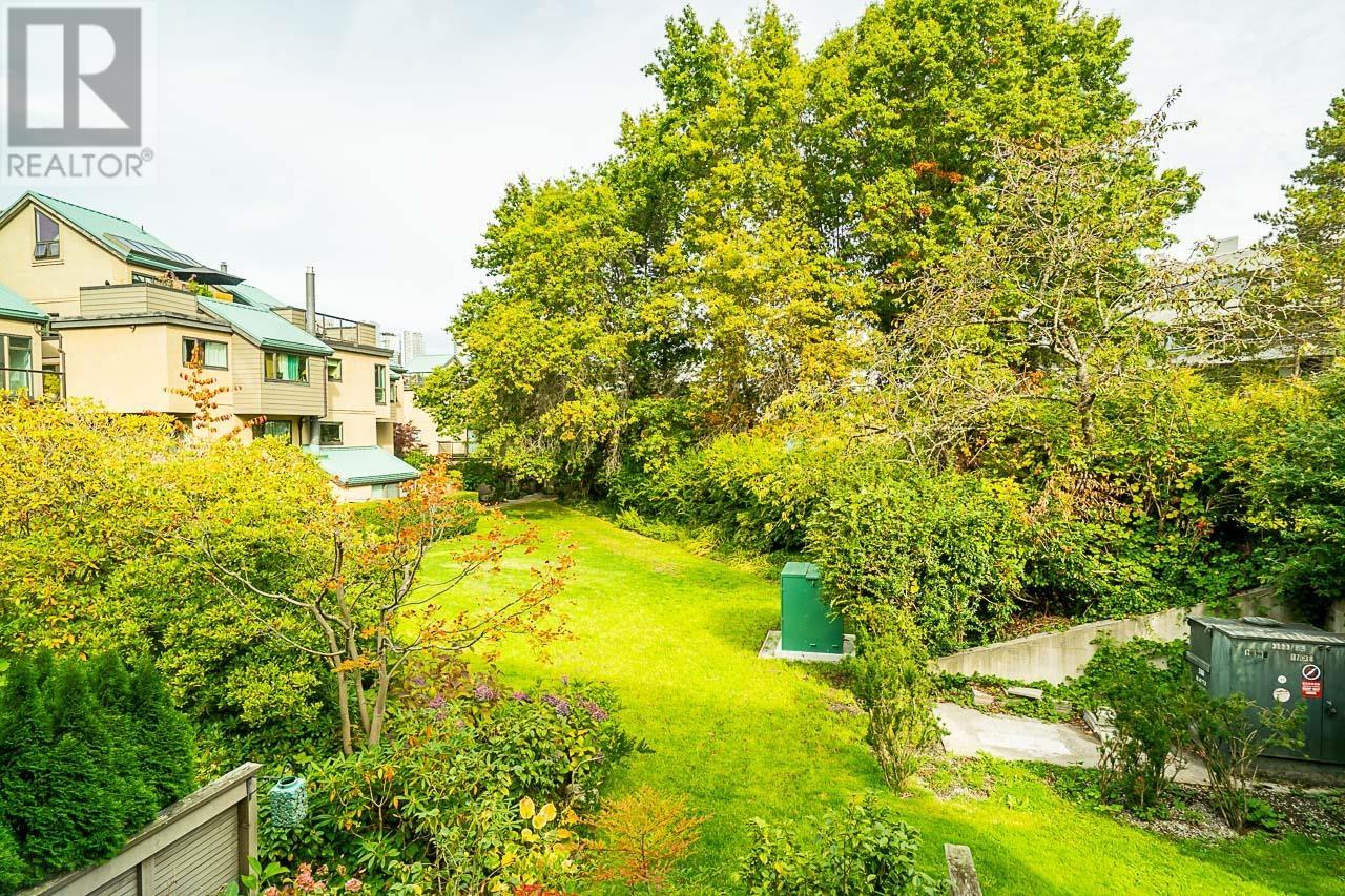 Listing Picture 30 of 40 : 693 MOBERLY ROAD, Vancouver / 溫哥華 - 魯藝地產 Yvonne Lu Group - MLS Medallion Club Member