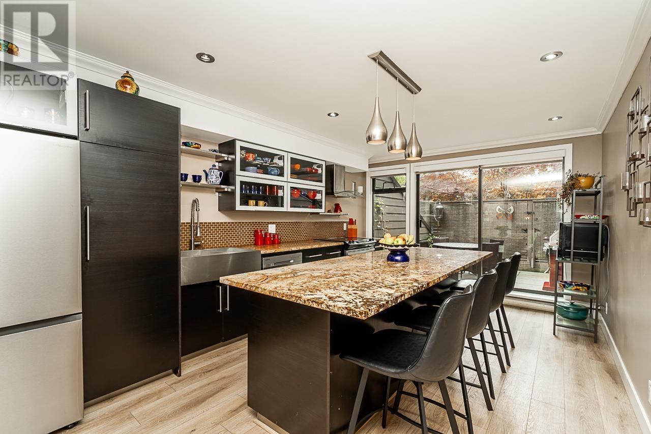 Listing Picture 6 of 40 : 693 MOBERLY ROAD, Vancouver / 溫哥華 - 魯藝地產 Yvonne Lu Group - MLS Medallion Club Member