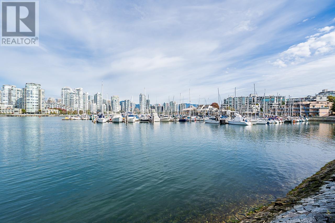 Listing Picture 38 of 40 : 693 MOBERLY ROAD, Vancouver / 溫哥華 - 魯藝地產 Yvonne Lu Group - MLS Medallion Club Member