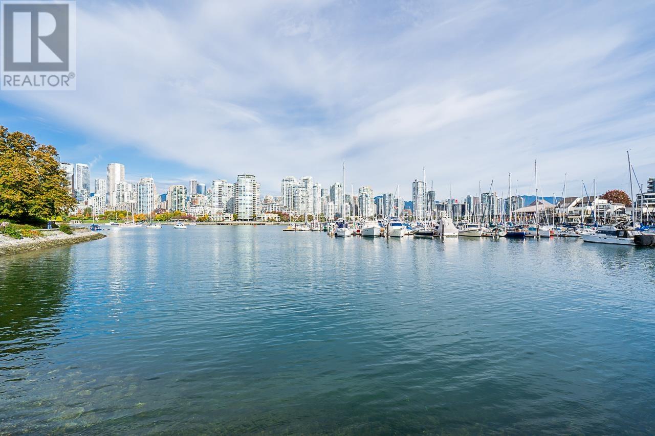 Listing Picture 37 of 40 : 693 MOBERLY ROAD, Vancouver / 溫哥華 - 魯藝地產 Yvonne Lu Group - MLS Medallion Club Member