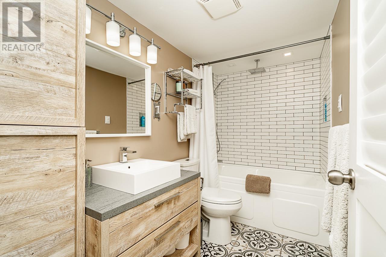 Listing Picture 27 of 40 : 693 MOBERLY ROAD, Vancouver / 溫哥華 - 魯藝地產 Yvonne Lu Group - MLS Medallion Club Member