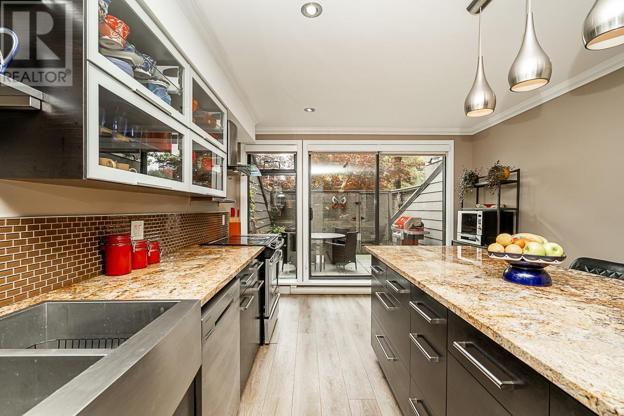 Listing Picture 7 of 40 : 693 MOBERLY ROAD, Vancouver / 溫哥華 - 魯藝地產 Yvonne Lu Group - MLS Medallion Club Member