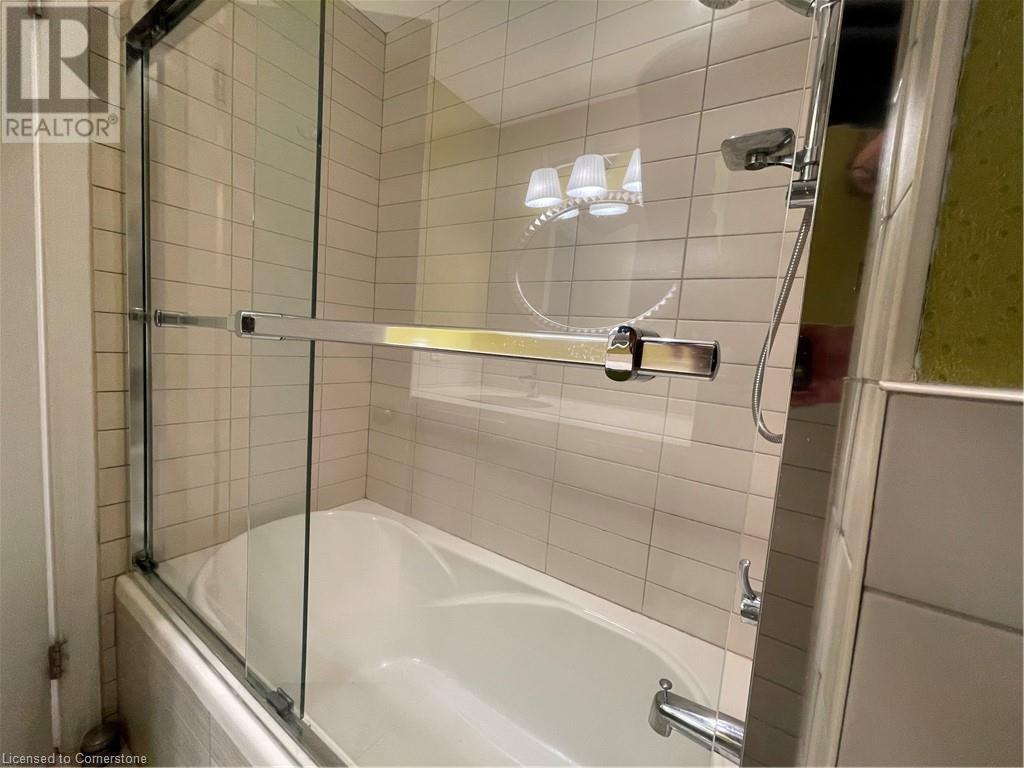 363 Vogel Place, Waterloo, Ontario  N2L 5V8 - Photo 6 - 40687282