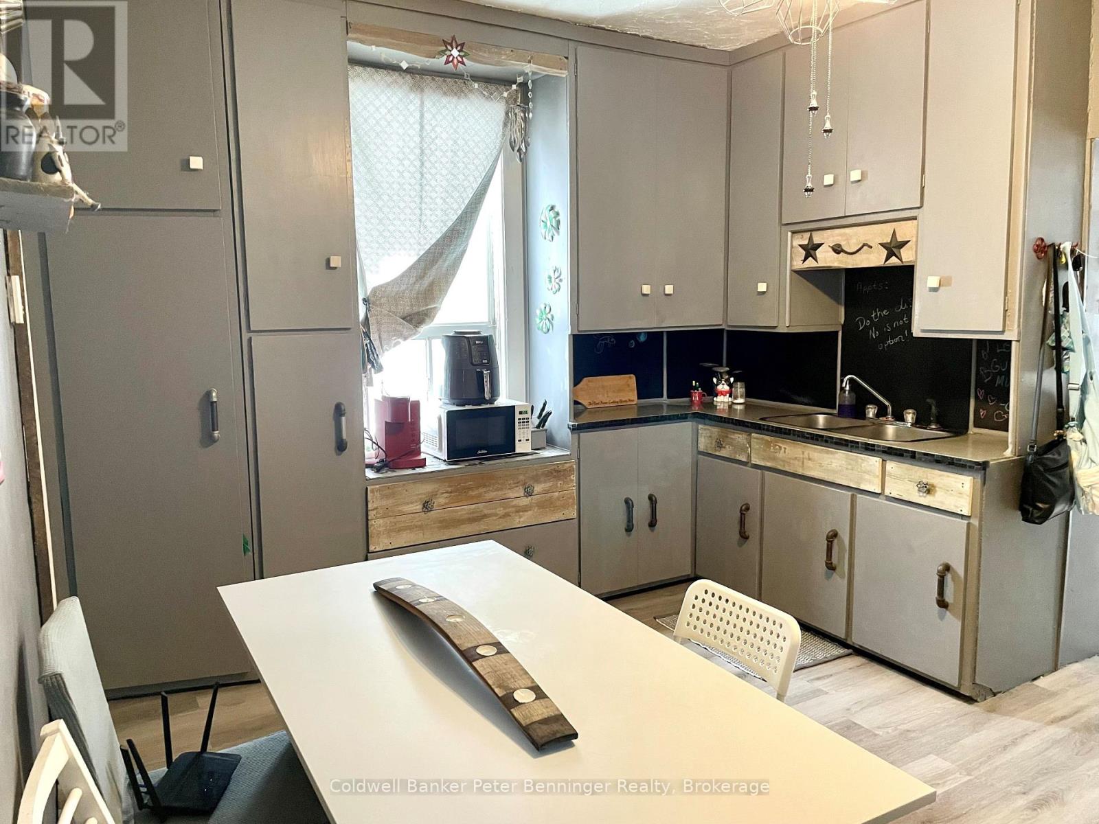 258 8th Street, Hanover, Ontario  N4N 1J7 - Photo 7 - X11906044