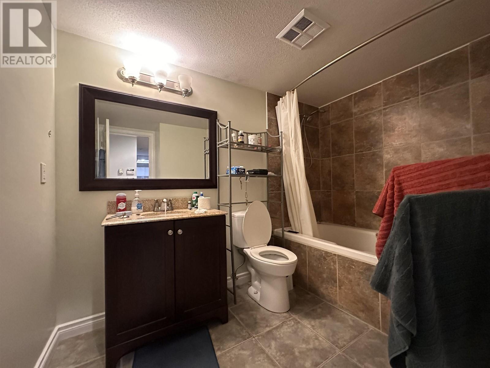 Listing Picture 18 of 28 : 210 6737 STATION HILL COURT, Burnaby / 本拿比 - 魯藝地產 Yvonne Lu Group - MLS Medallion Club Member