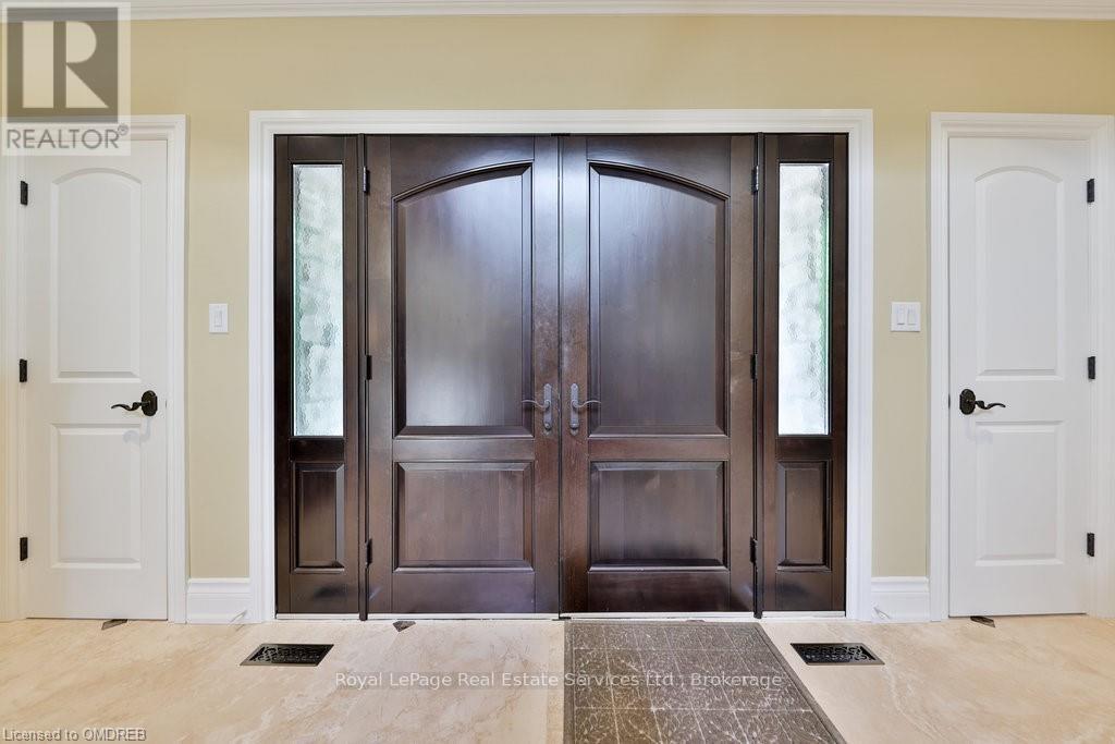 24 Raymar Place, Oakville, Ontario  L6J 6M1 - Photo 4 - W10422876