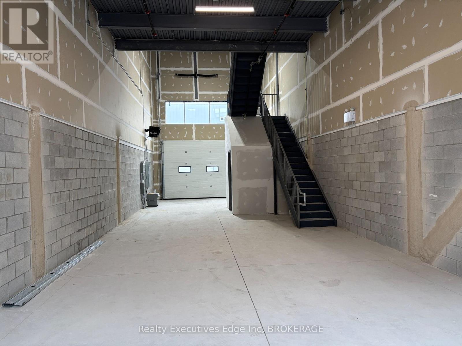 5266 Solar Drive, Mississauga, Ontario  L4W 0G7 - Photo 3 - W11890668